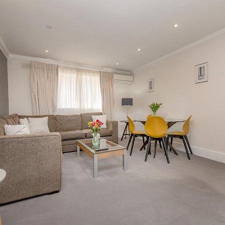 Queensgate Court London Room photo