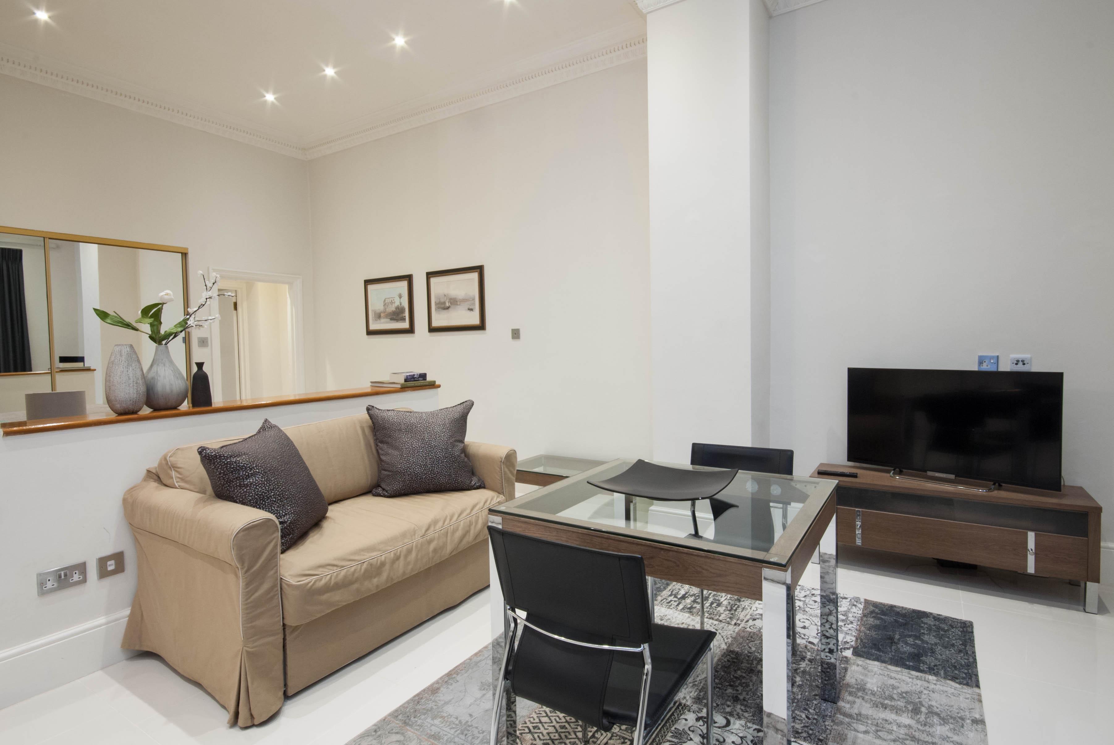 Queensgate Court London Exterior photo