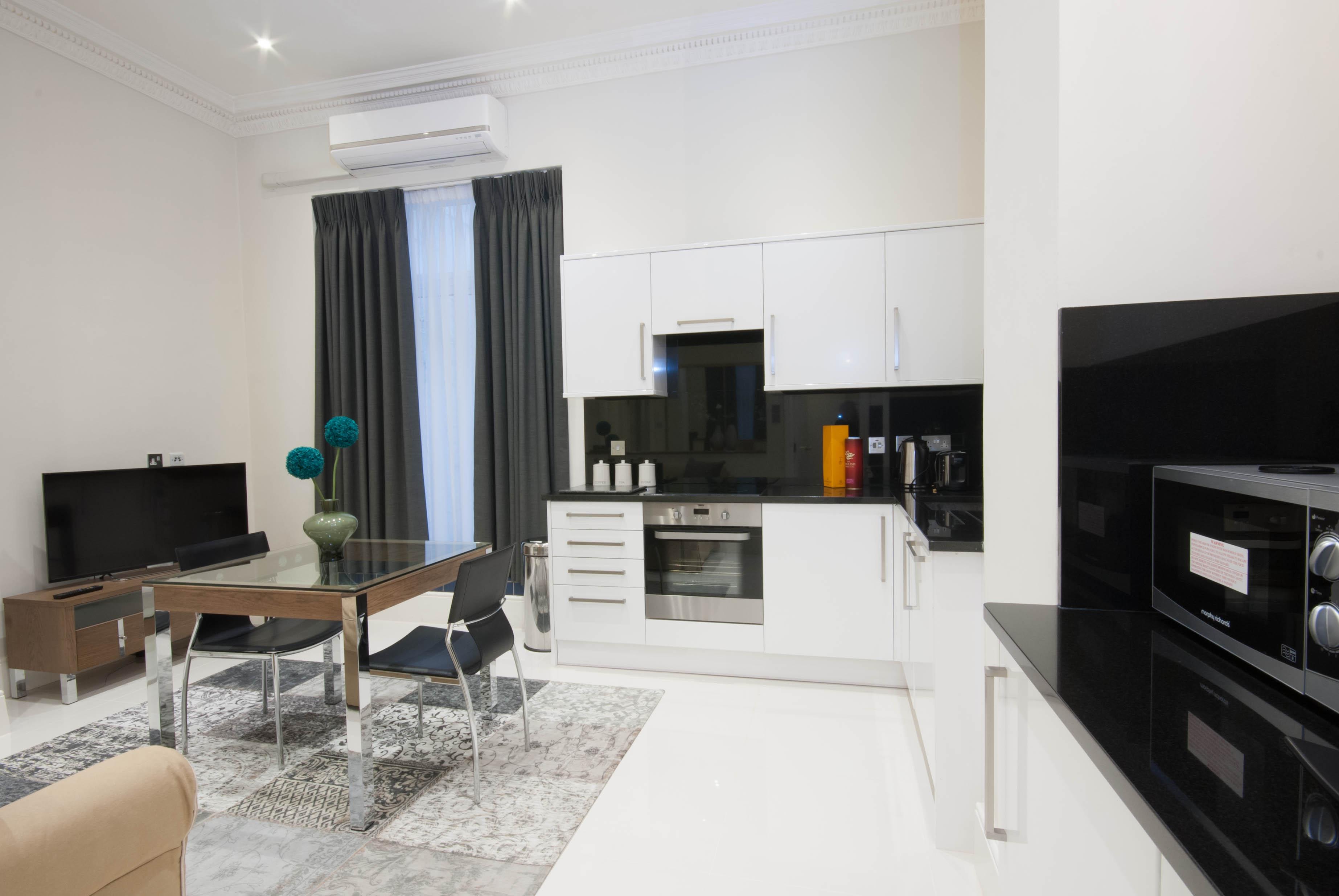 Queensgate Court London Exterior photo