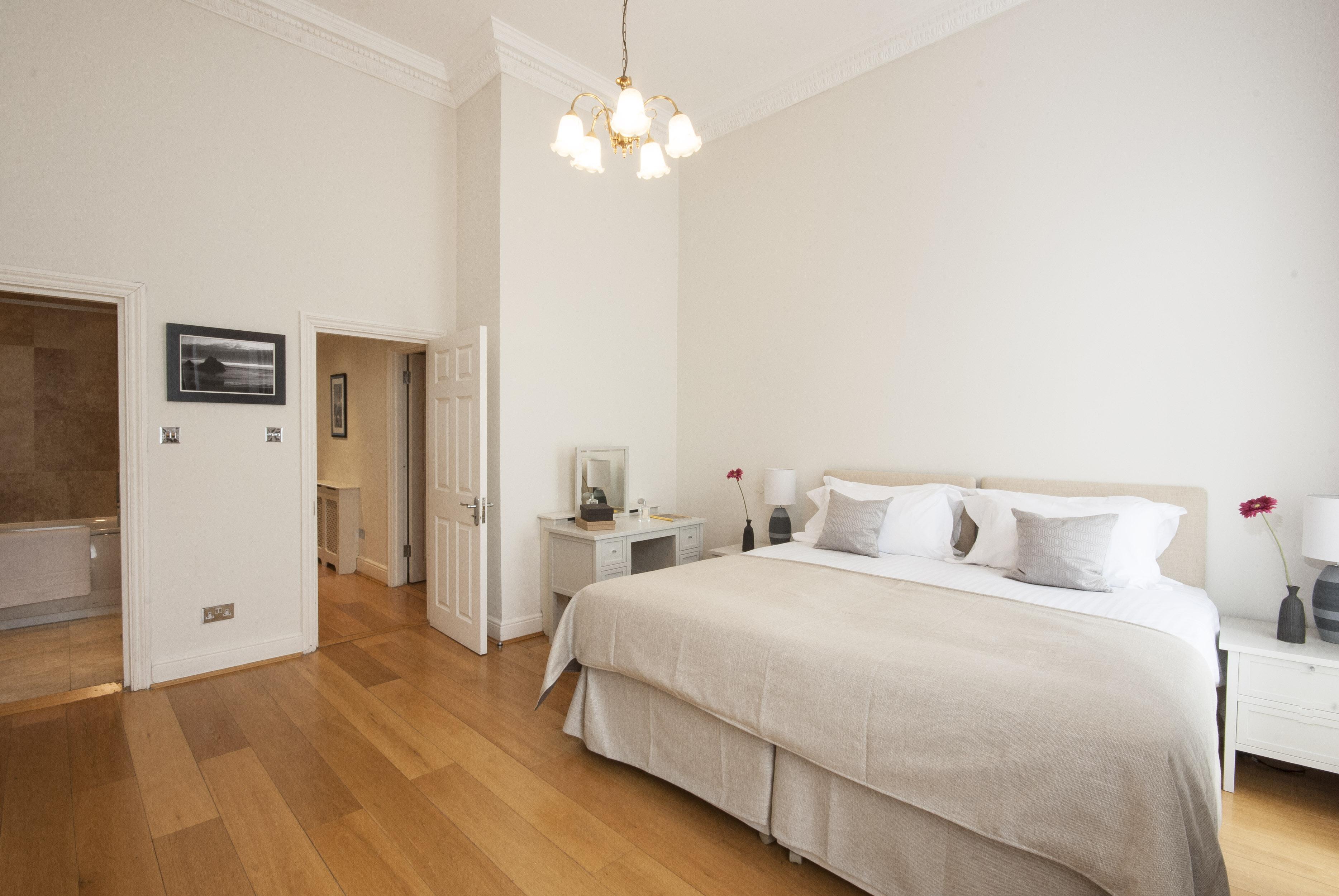 Queensgate Court London Exterior photo