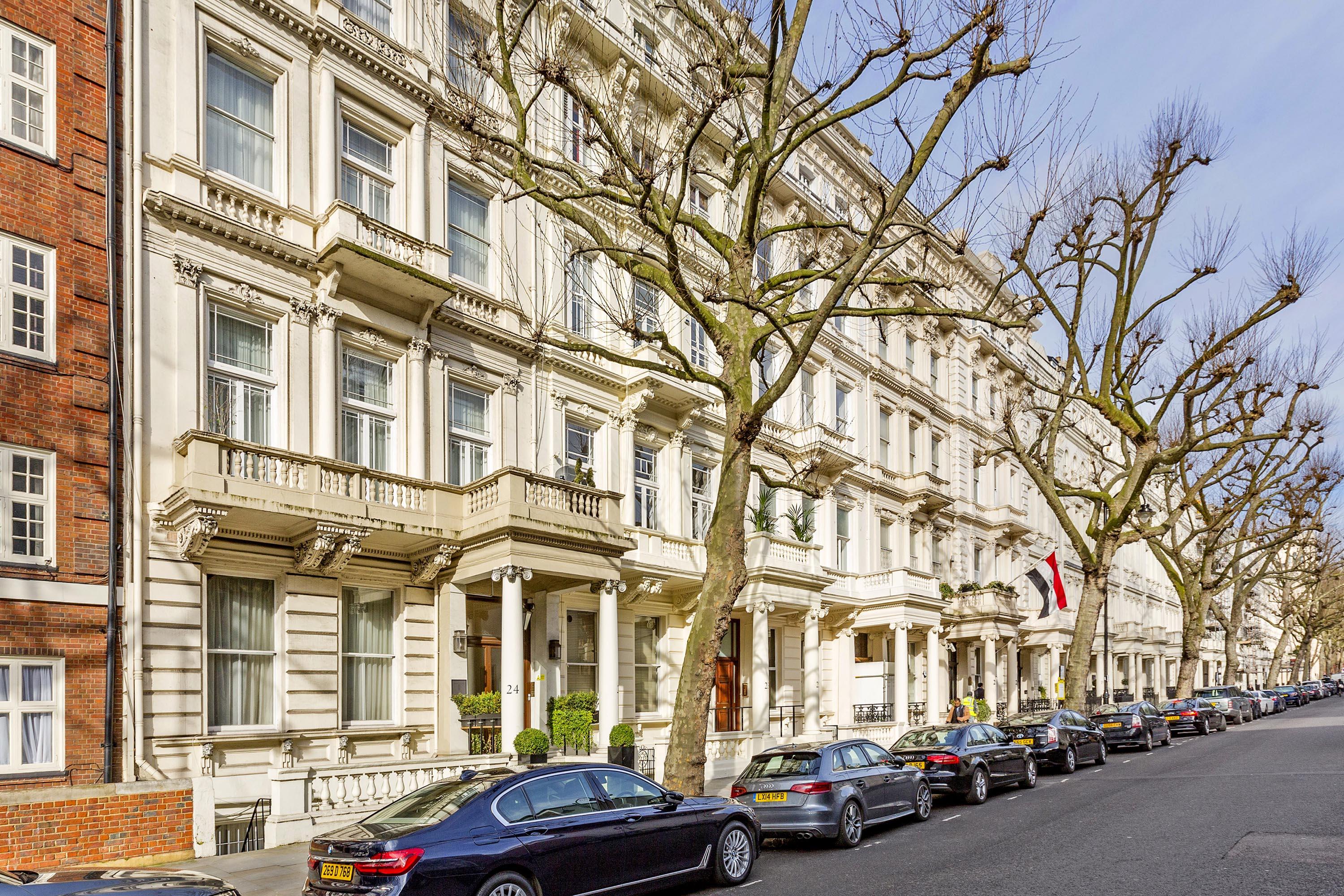 Queensgate Court London Exterior photo