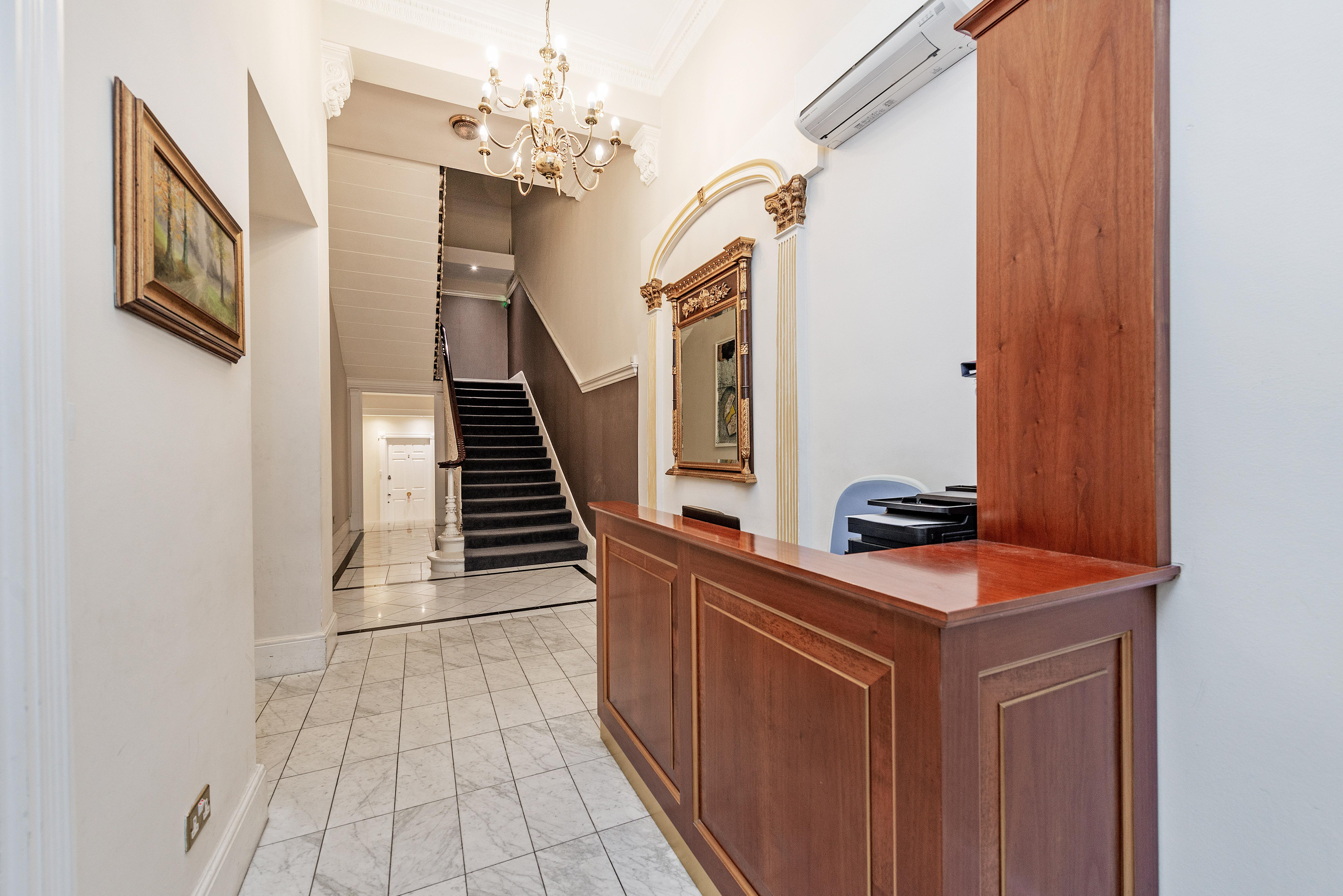 Queensgate Court London Exterior photo