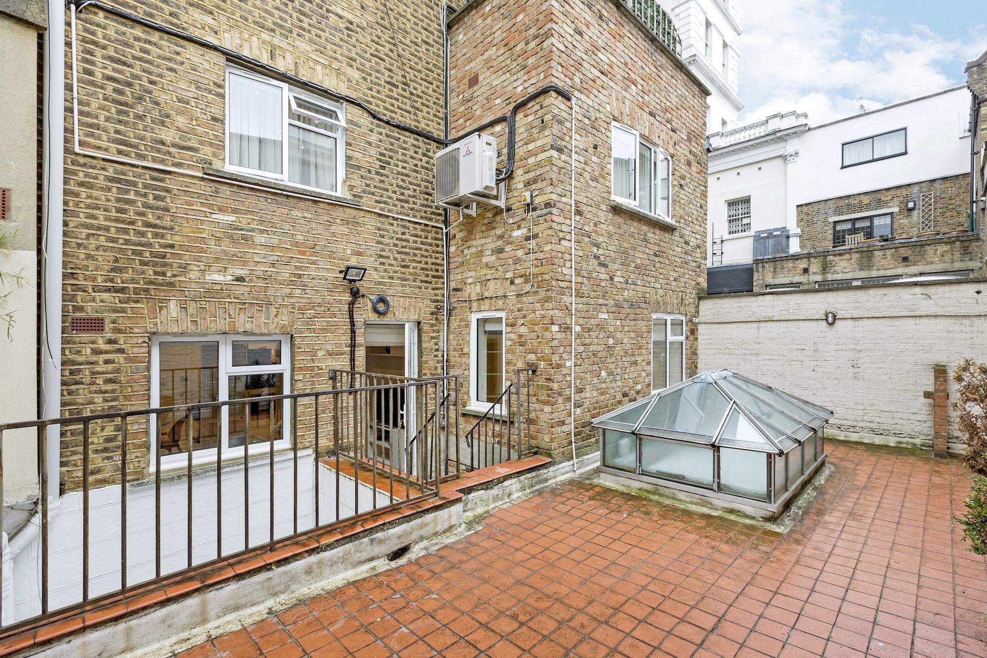 Queensgate Court London Exterior photo