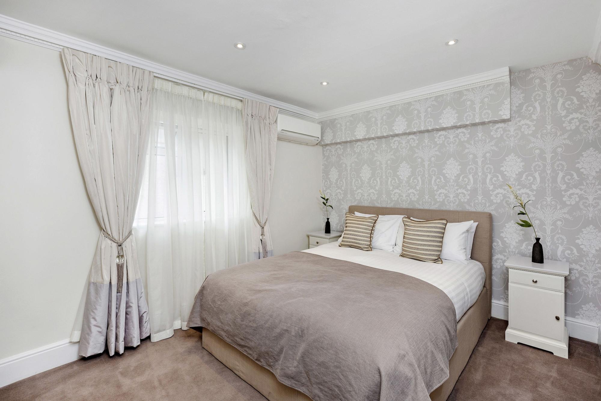 Queensgate Court London Exterior photo