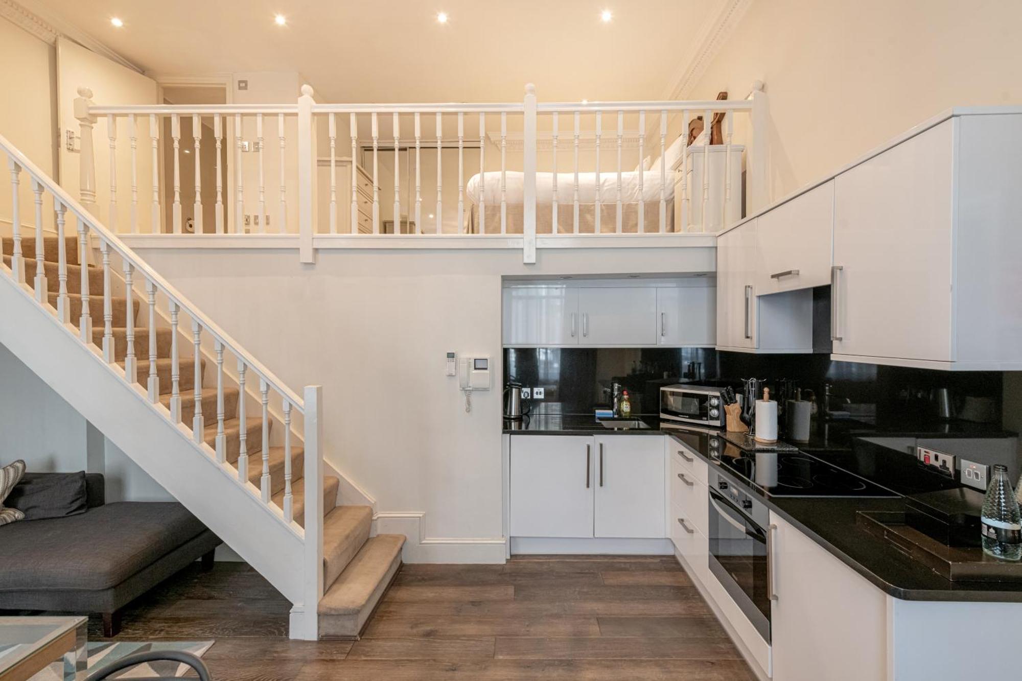 Queensgate Court London Room photo