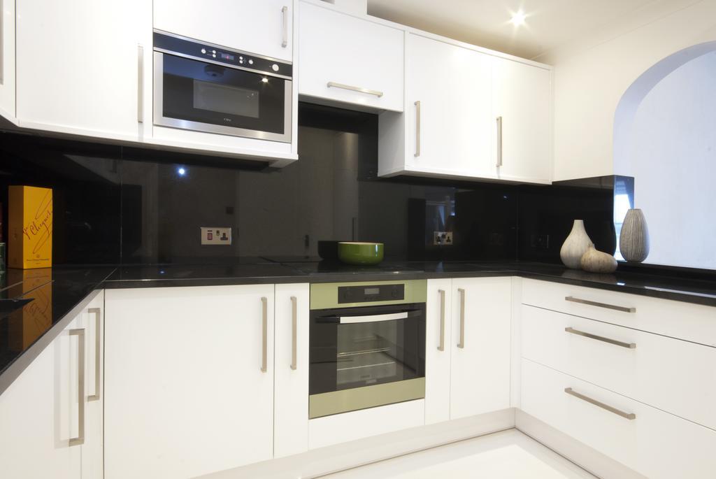 Queensgate Court London Room photo